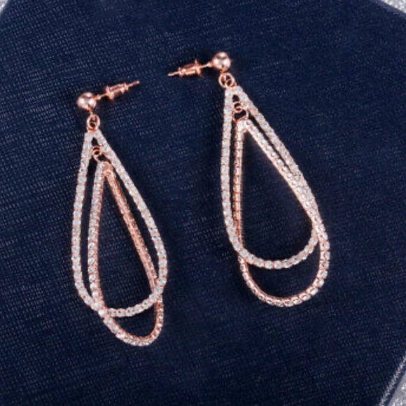 Jewelry - NEW Rose Gold Gorgeous Earrings